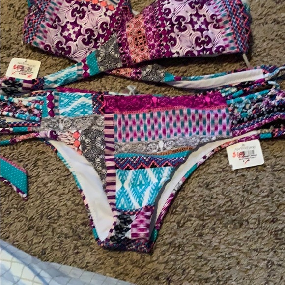 Bikini - Picture 3 of 6